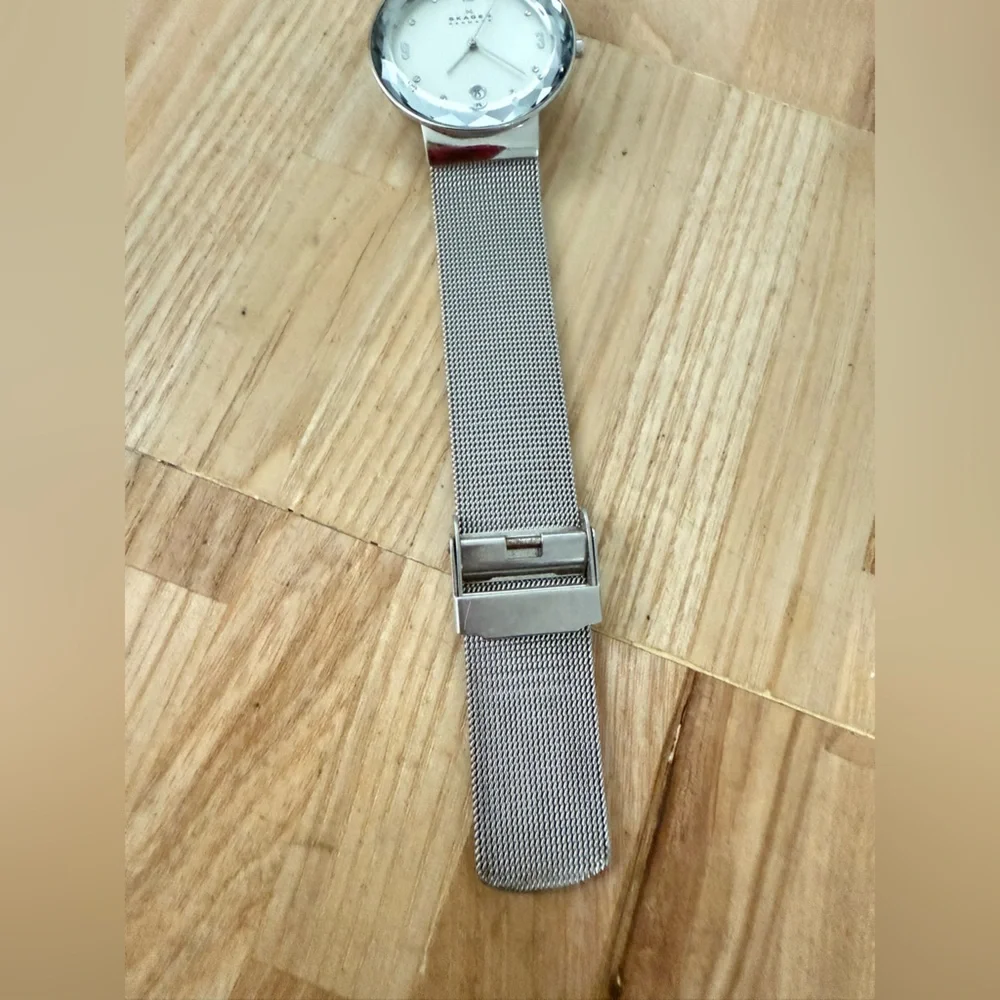 Skagen ladies steel Leonora faceted glass watch NEW BATTERY